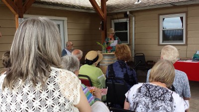 Lend an Ear 2015 - Audience listen to Veronica read.